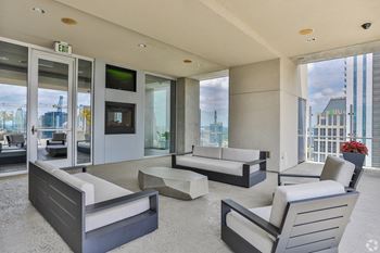 Rooftop Lounge at The M by RADIUS, Atlanta